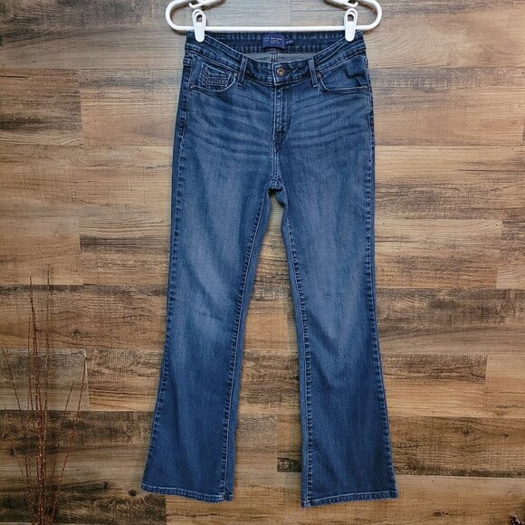 Vtg Levi's Jeans 8 Demi Curve Classic Bootcut Mid Rise Medium Dark Wash Y2K - Picture 1 of 11